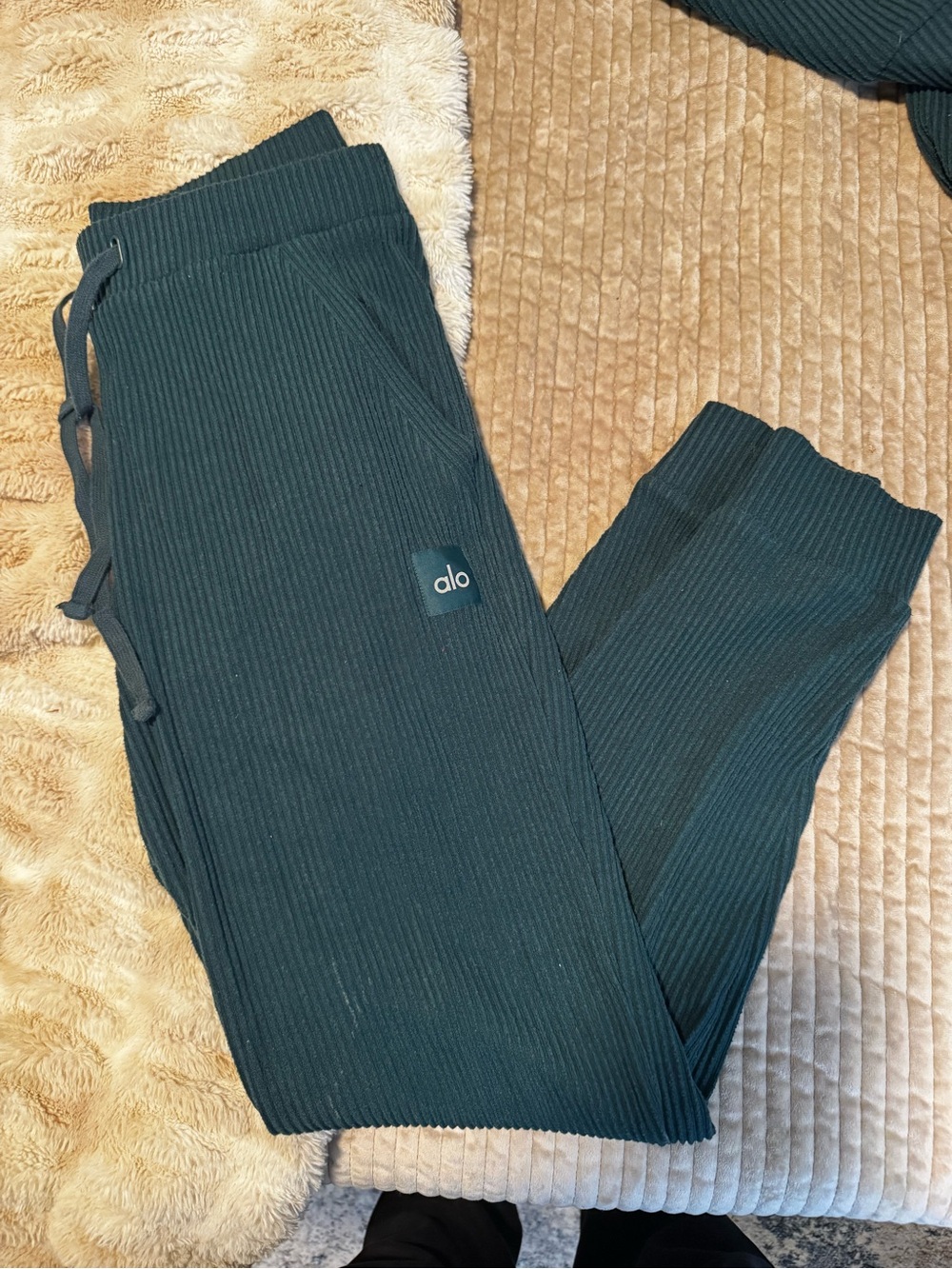 ALO Yoga women’s Ribbed Jogger & Cropped Hoodie : Matching Set